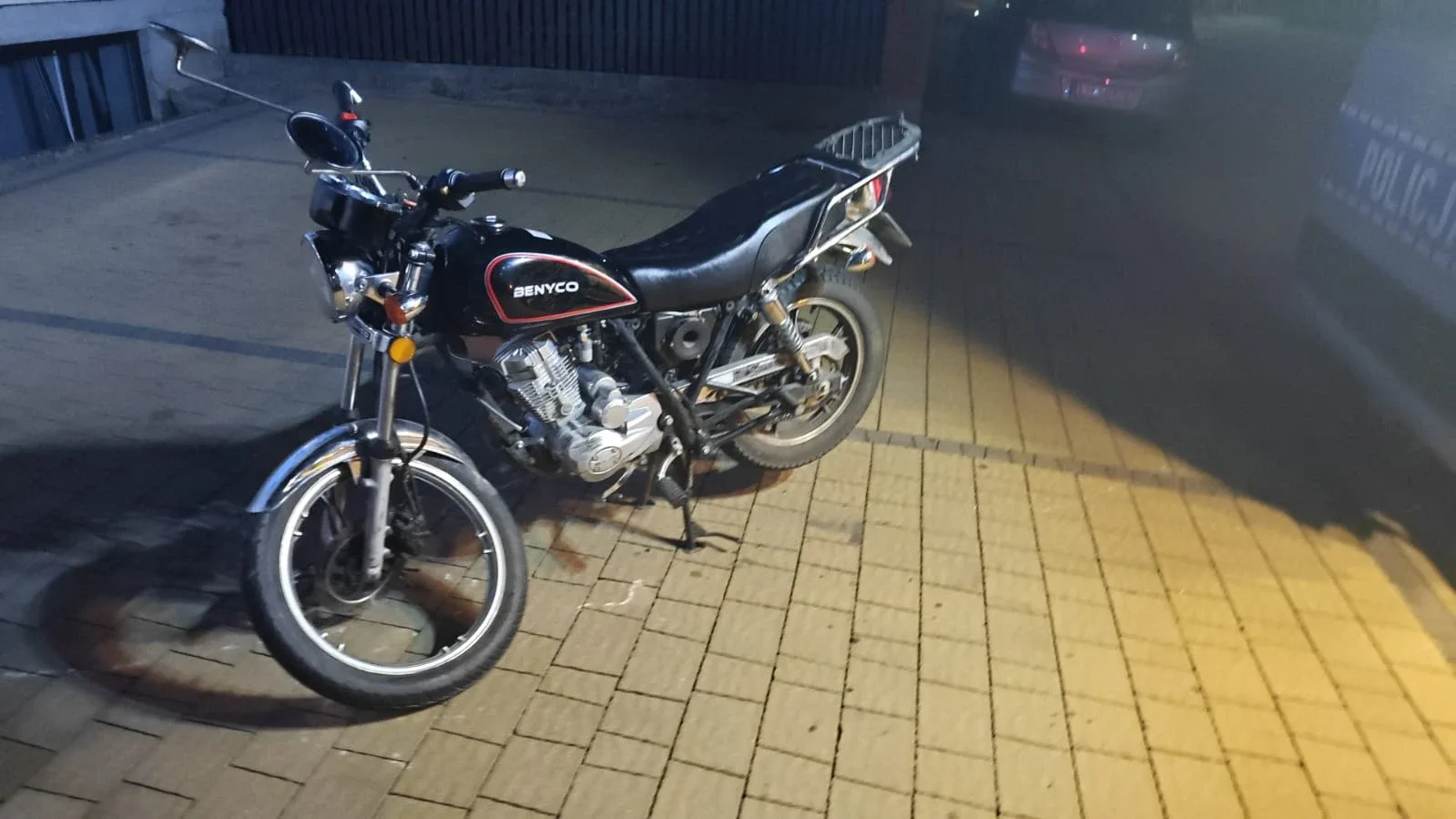 Poważny wypadek w Czerwinie. Motocyklem jechało dwóch 15-latków. Siła uderzenia wyrzuciła nastolatków w powietrze