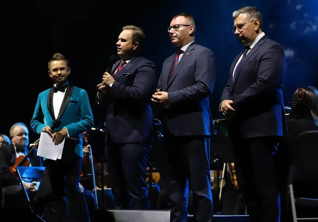 Finałowy koncert „Ostrołęckich Operaliów” ściągnął na Forty Bema tłumy (zdjęcia, wideo)
