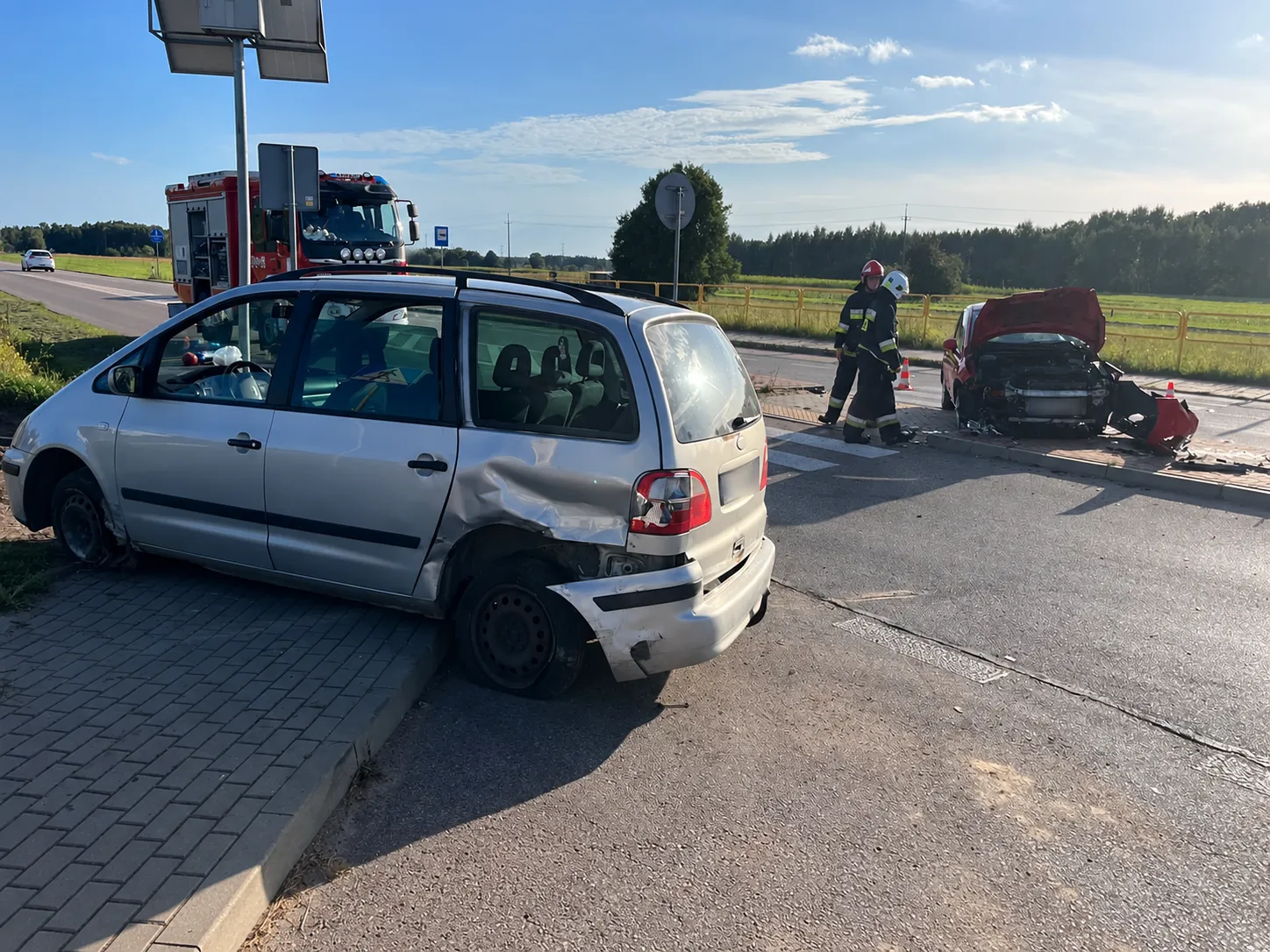 Zderzenie dwóch osobówek w Pasiekach