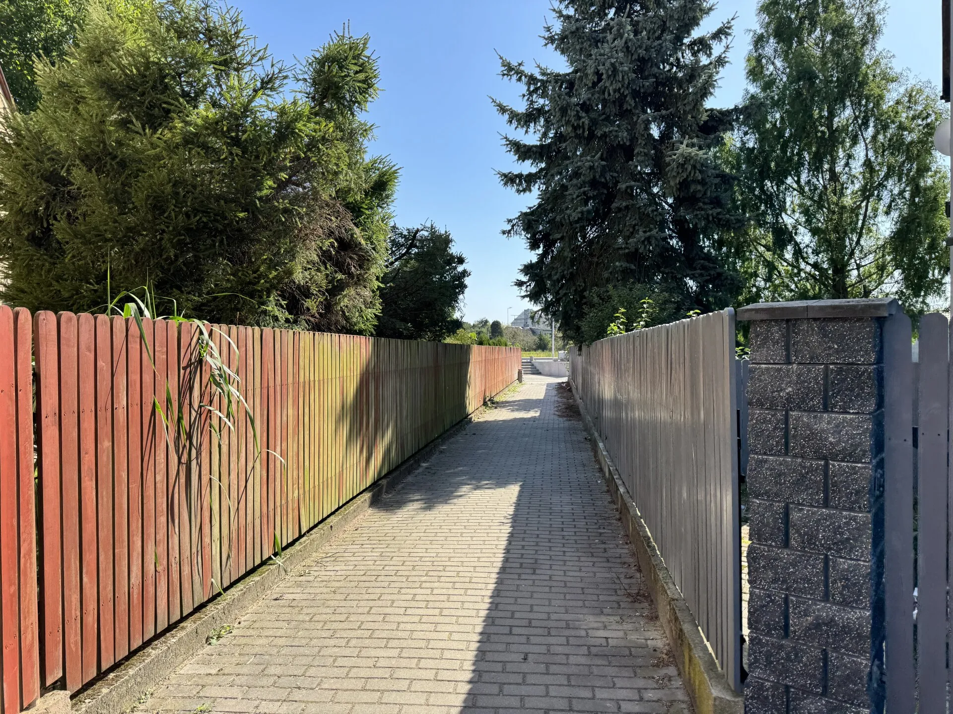 Mieszkańcy ul. Koralowej nie chcą ruchu między domami. Co na to miasto? (zdjęcia, wideo)
