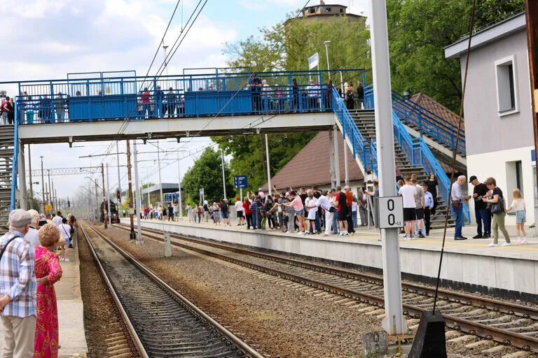 12 kursów i dojazd bez przesiadki do Warszawy. Ostrołęka czekała na to latami