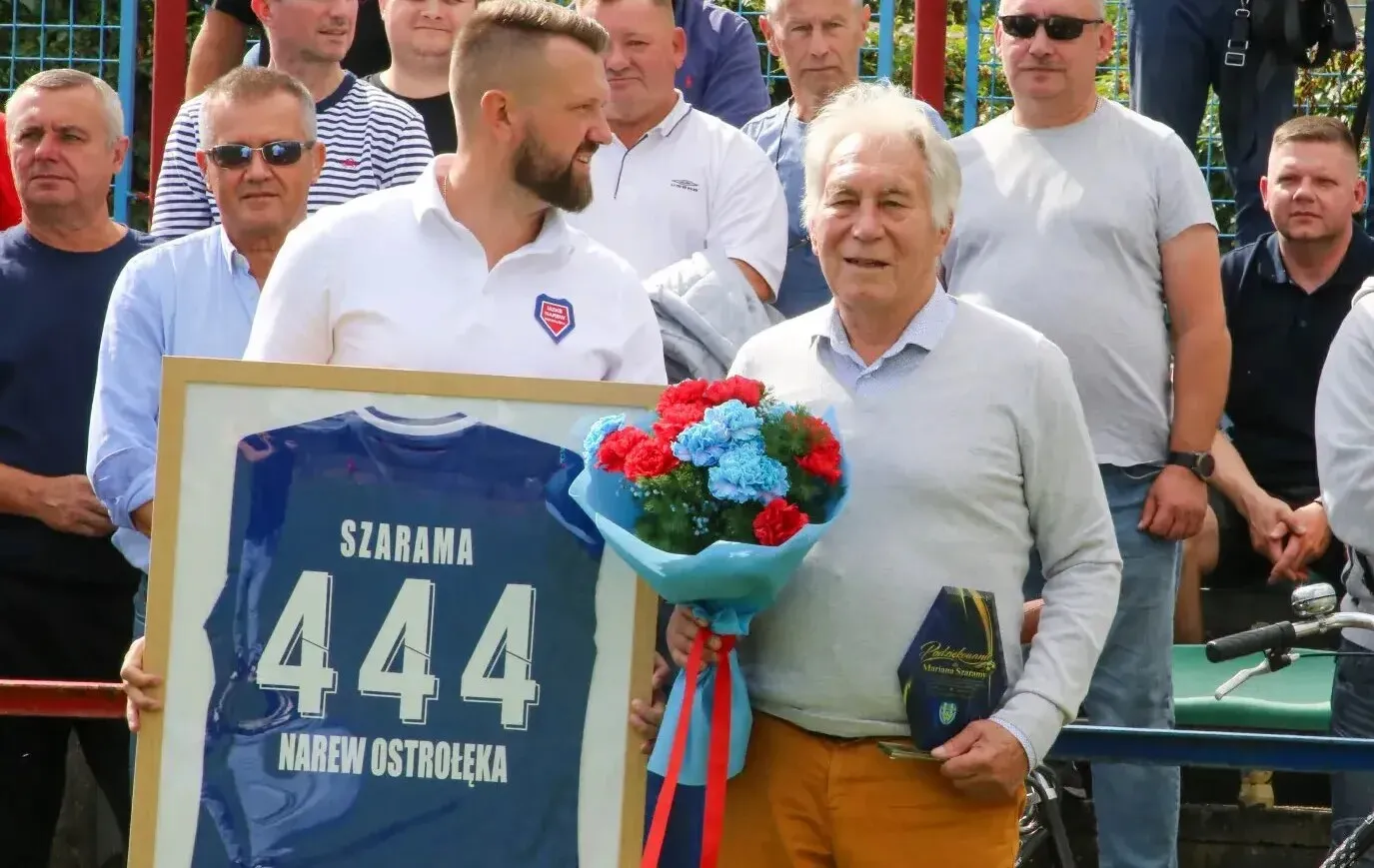 A numer jego 444. Legenda Narwi nagrodzona. Kibice: „Dzię-ku-je-my!” (zdjęcia, wideo)