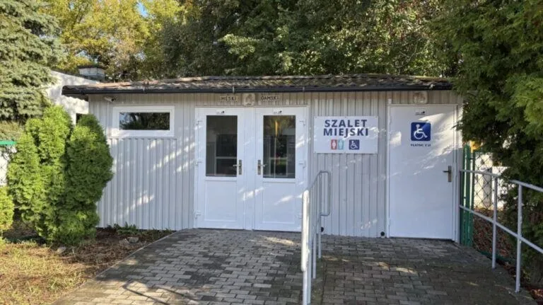 Dlaczego szalet miejski jest zamknięty?