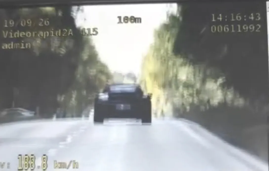 Porsche pędziło prawie 190 km/h na krajówce. Kierowca słono za to zapłacił