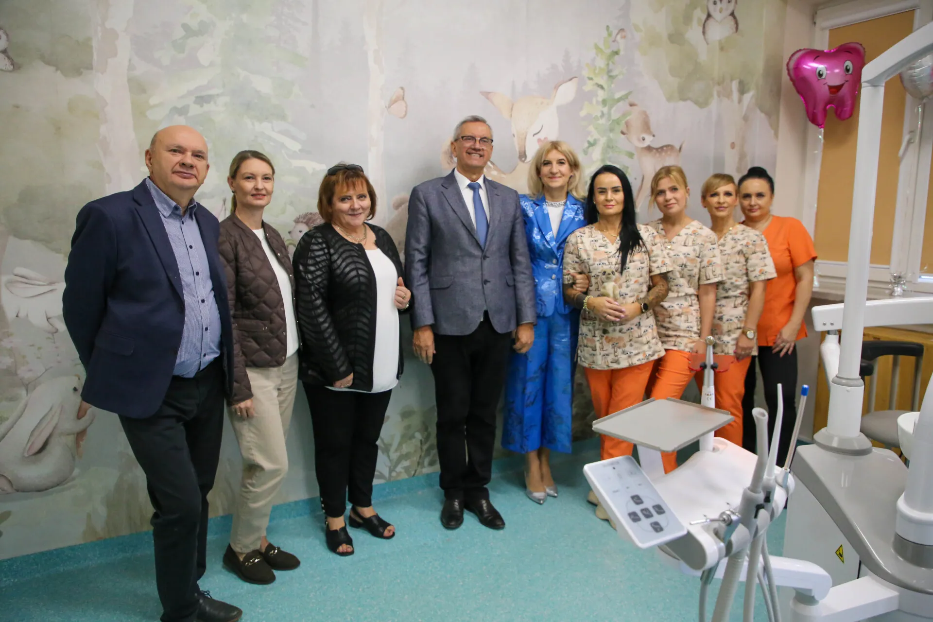 Dzieci z Troszyna będą leczyć zęby w szkole. Powstał pierwszy szkolny gabinet stomatologiczny w gminie (zdjęcia, wideo)