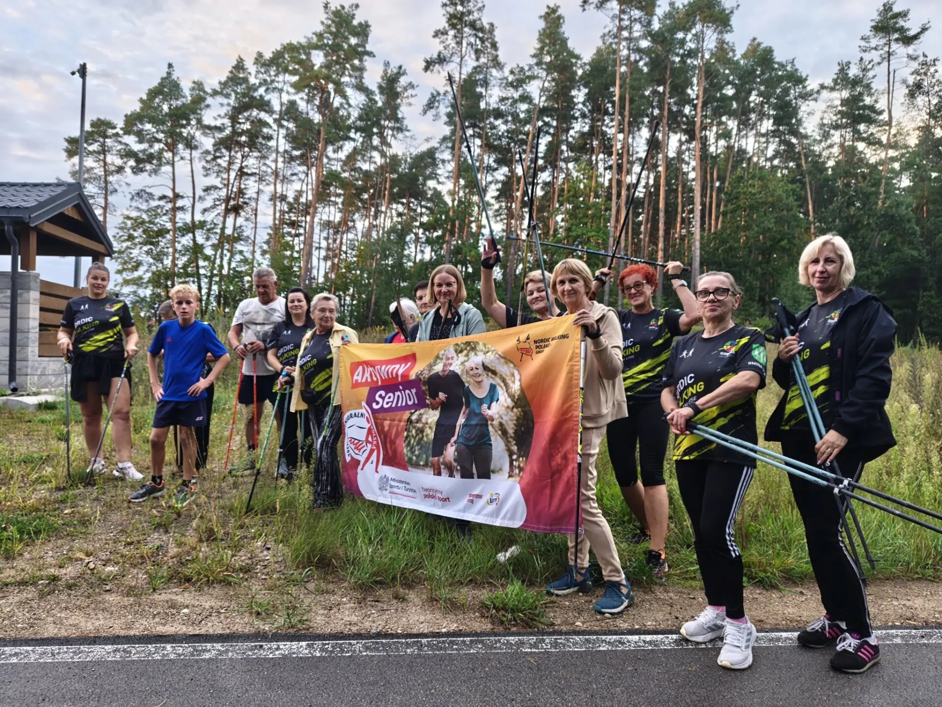 Nie zwalniają tempa. Mieszkańcy gminy Łyse aktywnie uczestniczą w zajęciach Nordic Walking