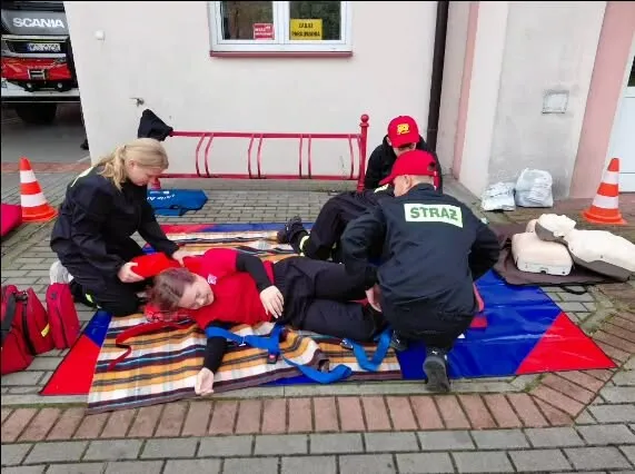 Młodzi druhowie pokazali, jak ratować życie. „MDP dla bezpieczeństwa” w Kadzidle