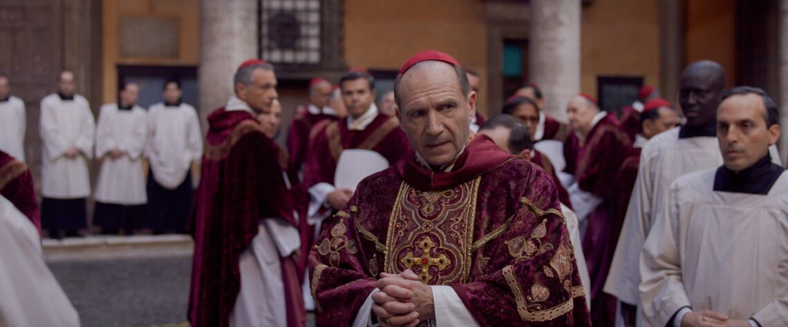 conclave’-trailer:-ralph-fiennes-stars-in-a-gripping-papal-thriller