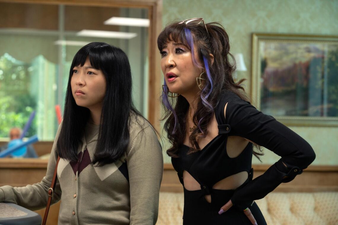 sandra-oh-reveals-how-she-made-awkwafina-laugh-on-‘quiz-lady’-set