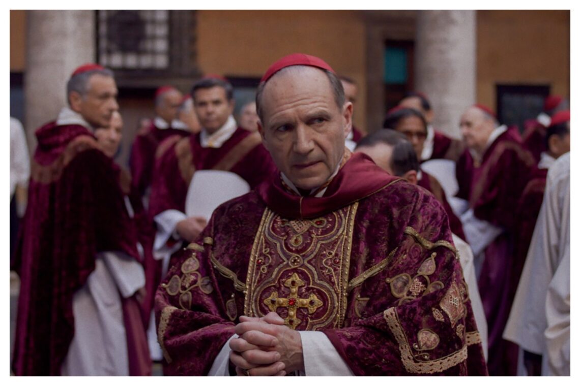 conclave’-review:-ralph-fiennes-leads-a-tense-search-for-a-new-pope