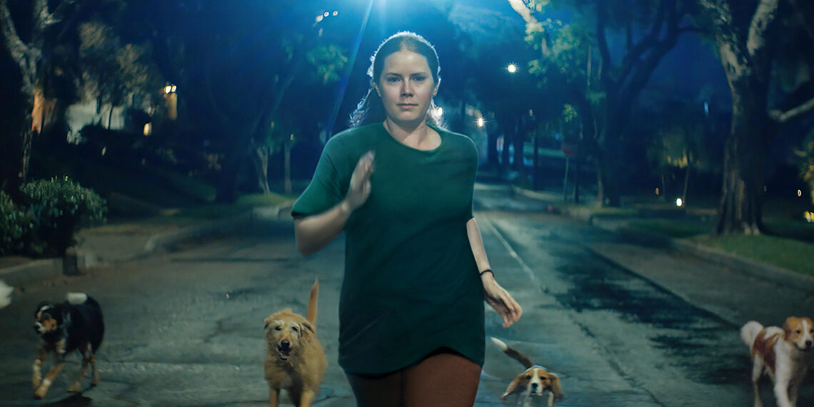 nightbitch’-review:-amy-adams-fiercely-battles-motherhood’s-demands