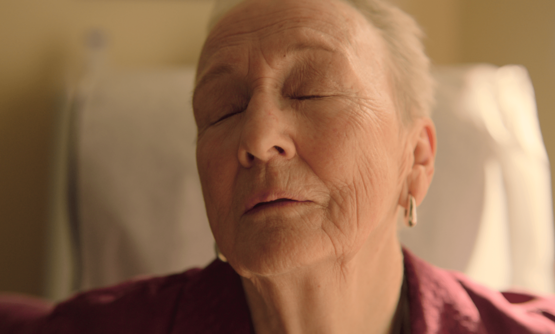 in-sarah-friedland’s-venice-drama-‘familiar-touch,’-older-adults-thrive