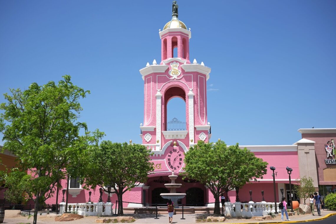 casa-bonita-mi-amor!’-review:-trey-parker-and-matt-stone’s-ambitious-restaurant-revival