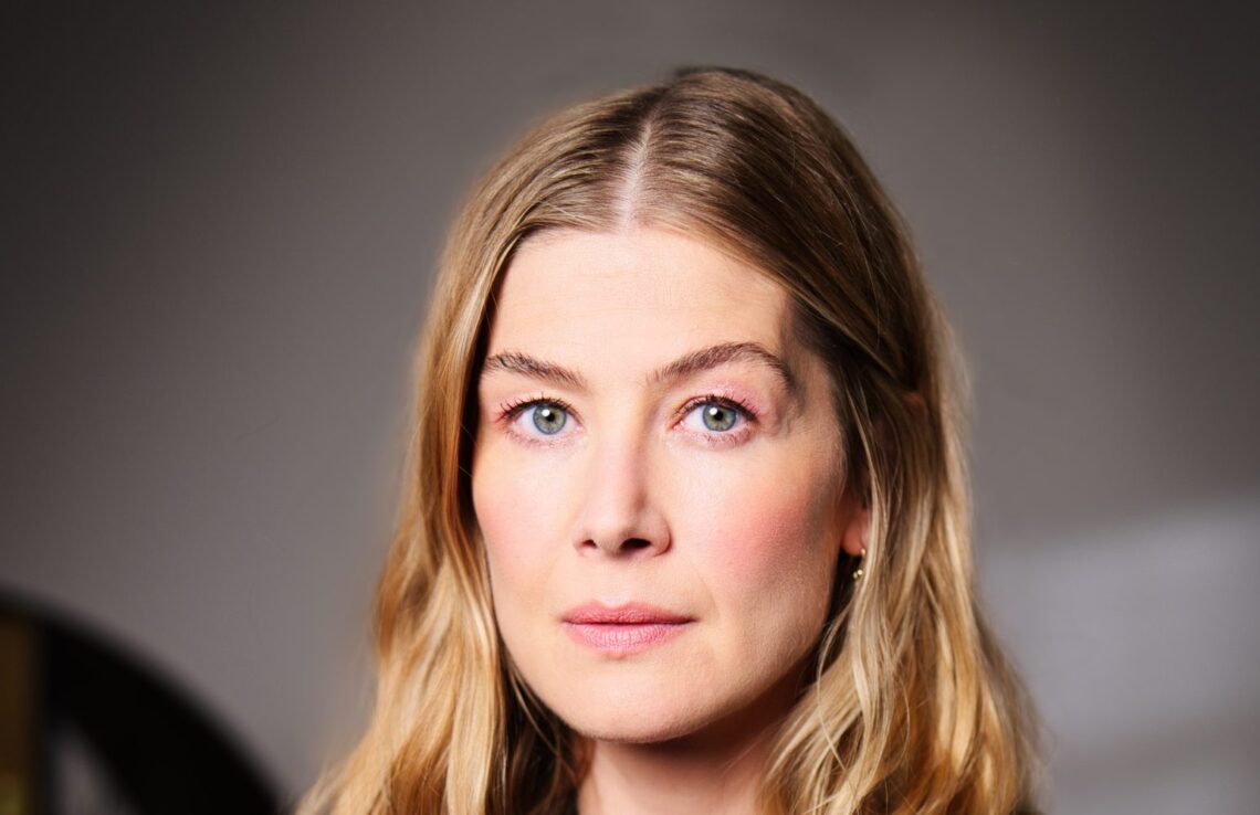 rosamund-pike-stars-in-silicon-valley-thriller-‘thumblite’-on-netflix