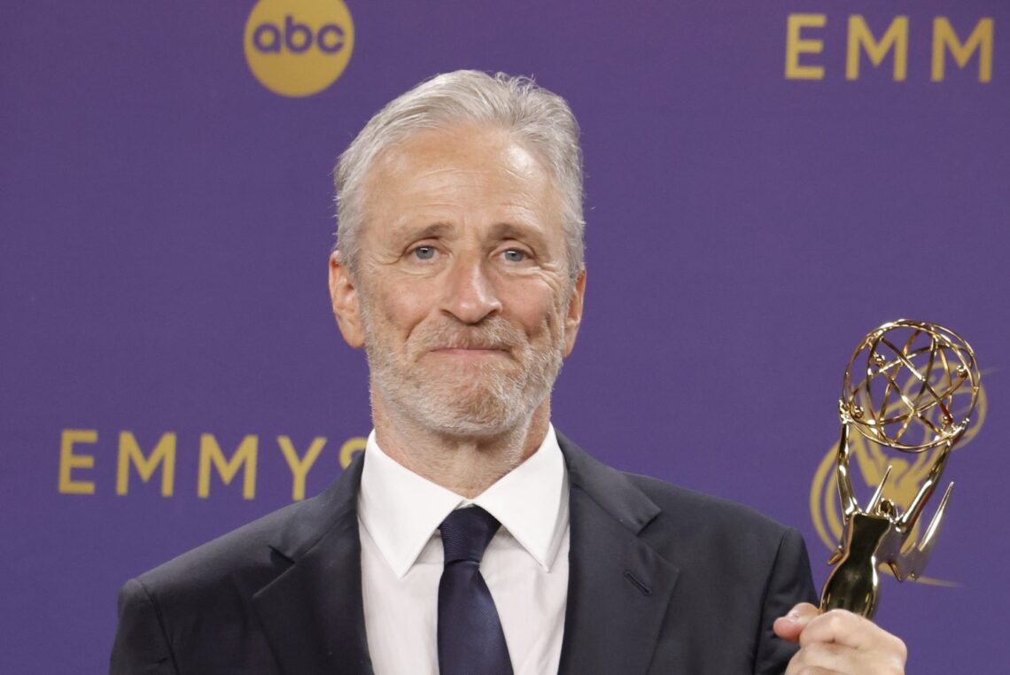 jon-stewart-considers-extending-‘daily-show’-after-emmy-win