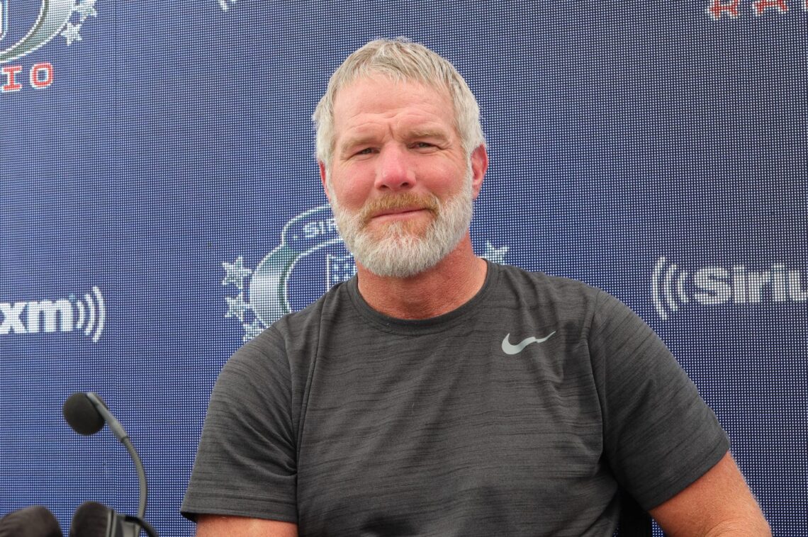 brett-favre-shares-his-parkinson’s-diagnosis-with-fans