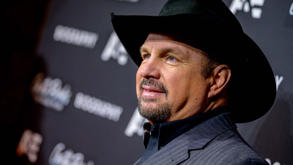 garth-brooks’-lawyers-criticize-singer-for-exposing-rape-accuser