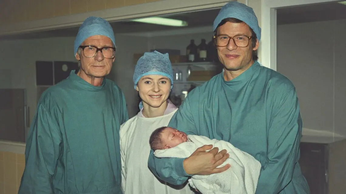 thomasin-mckenzie-and-bill-nighy-revolutionize-ivf-in-‘joy