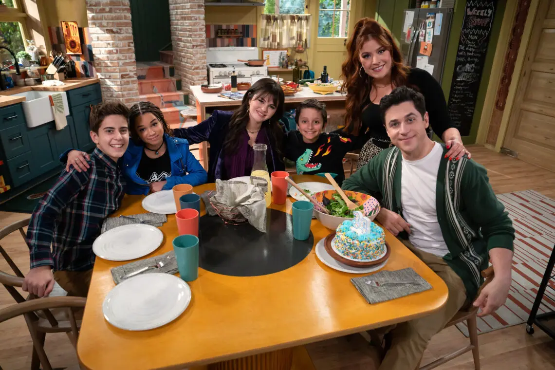 on-set-with-‘wizards-beyond-waverly-place’:-how-selena-gomez-and-david-henrie-are-reviving-disney-magic-for-a-new-era