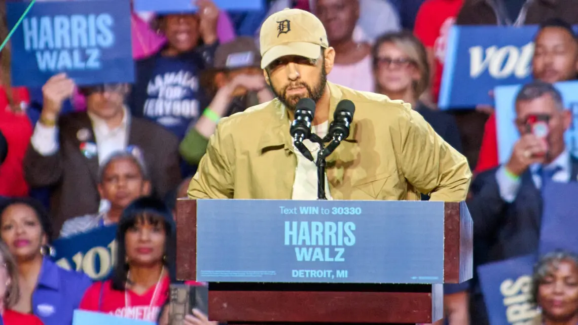 eminem-voices-support-for-kamala-harris-at-detroit-rally-with-obama-rapping-‘lose-yourself’-lyrics