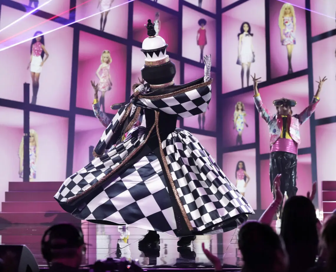 the-masked-singer’-uncovers-the-celebrity-behind-the-chess-piece