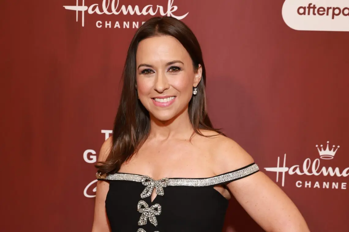 hallmark-initially-hesitated-to-cast-holly-robinson-peete-and-lacey-chabert,-lawsuit-reveals