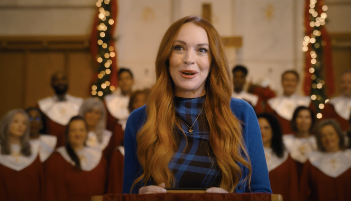 lindsay-lohan-faces-kristin-chenoweth-in-netflix-holiday-comedy