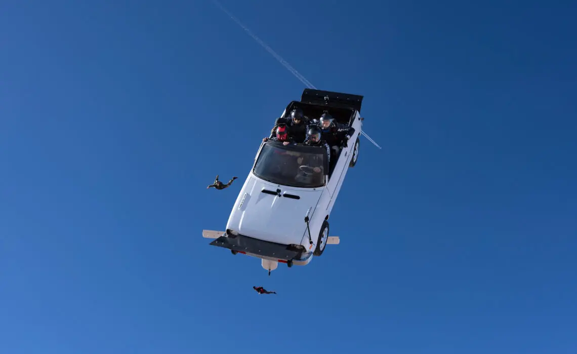 skydiving-cameraman-reflects-on-his-thrilling-rise-and-numerous-falls