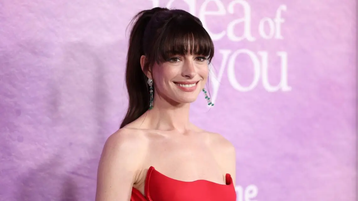 anne-hathaway-channels-sabrina-carpenter,-urges-students-to-vote