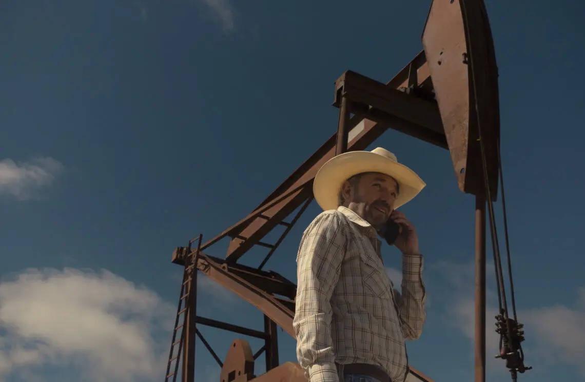 taylor-sheridan’s-‘landman’-gives-the-west-texas-oil-fields-the-‘yellowstone’-treatment:-tv-review