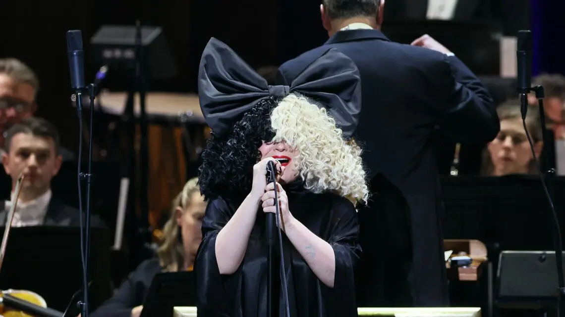 sia-performs-song-for-nova-survivors,-eden-golan-sings-“october-rain”-at-ben-stiller-hosted-anti-defamation-league-event