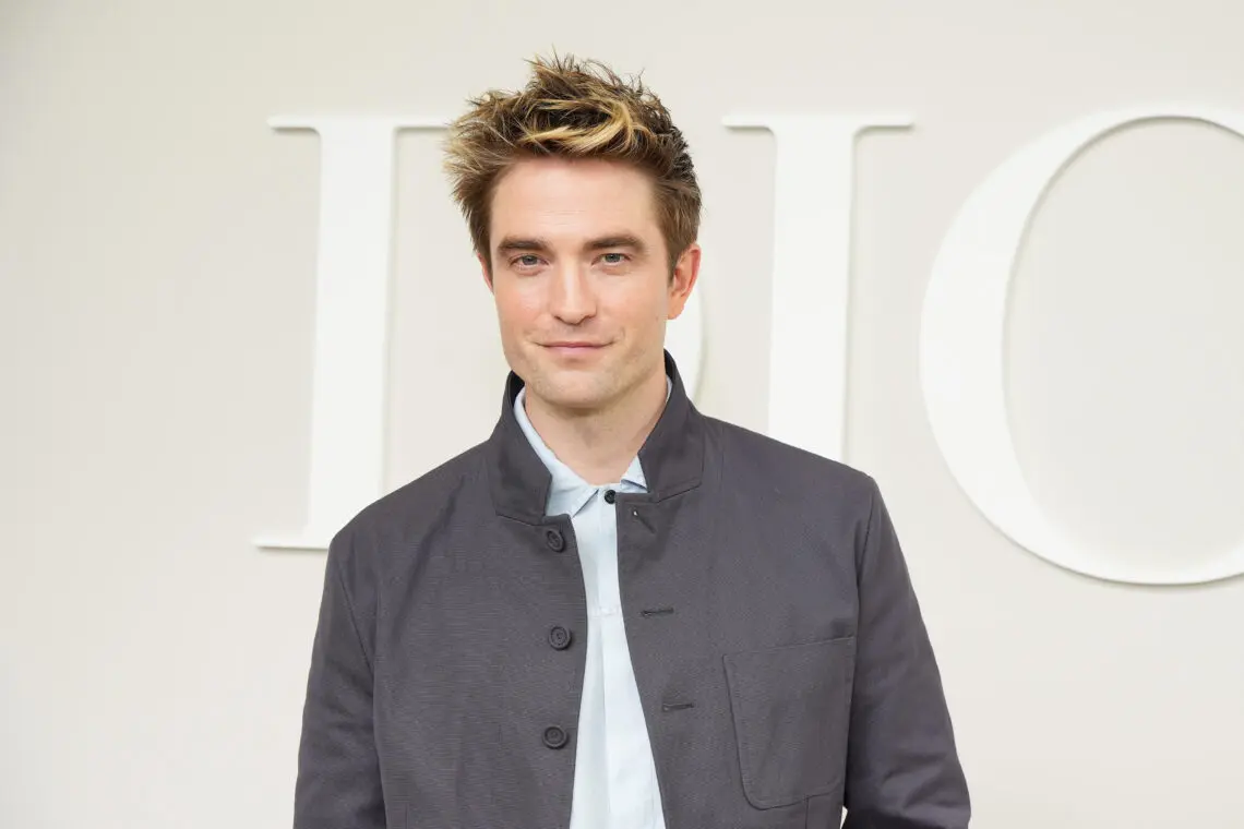 robert-pattinson-lied-in-a-tv-interview-about-seeing-a-clown-die-in-a-car-explosion;-he-makes-up-stories-because-boring-questions-put-him-in-a-‘fugue-state’