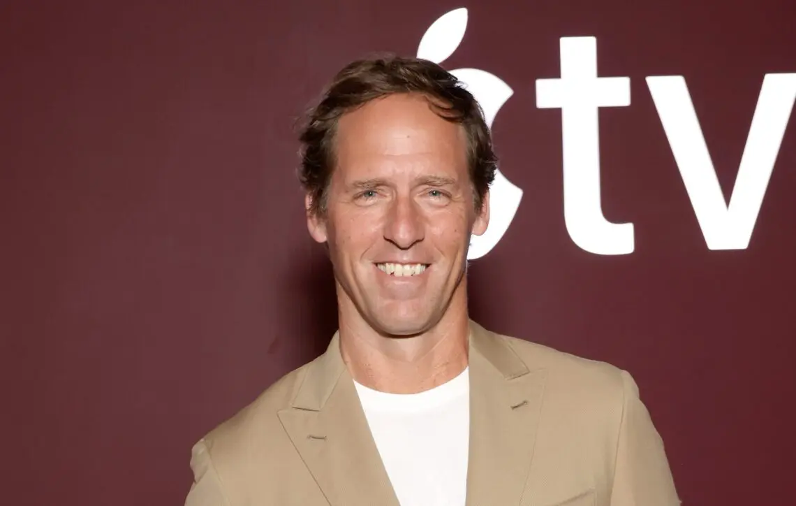 ‘ghosts’-season-4-casts-nat-faxon-as-alexander-hamilton