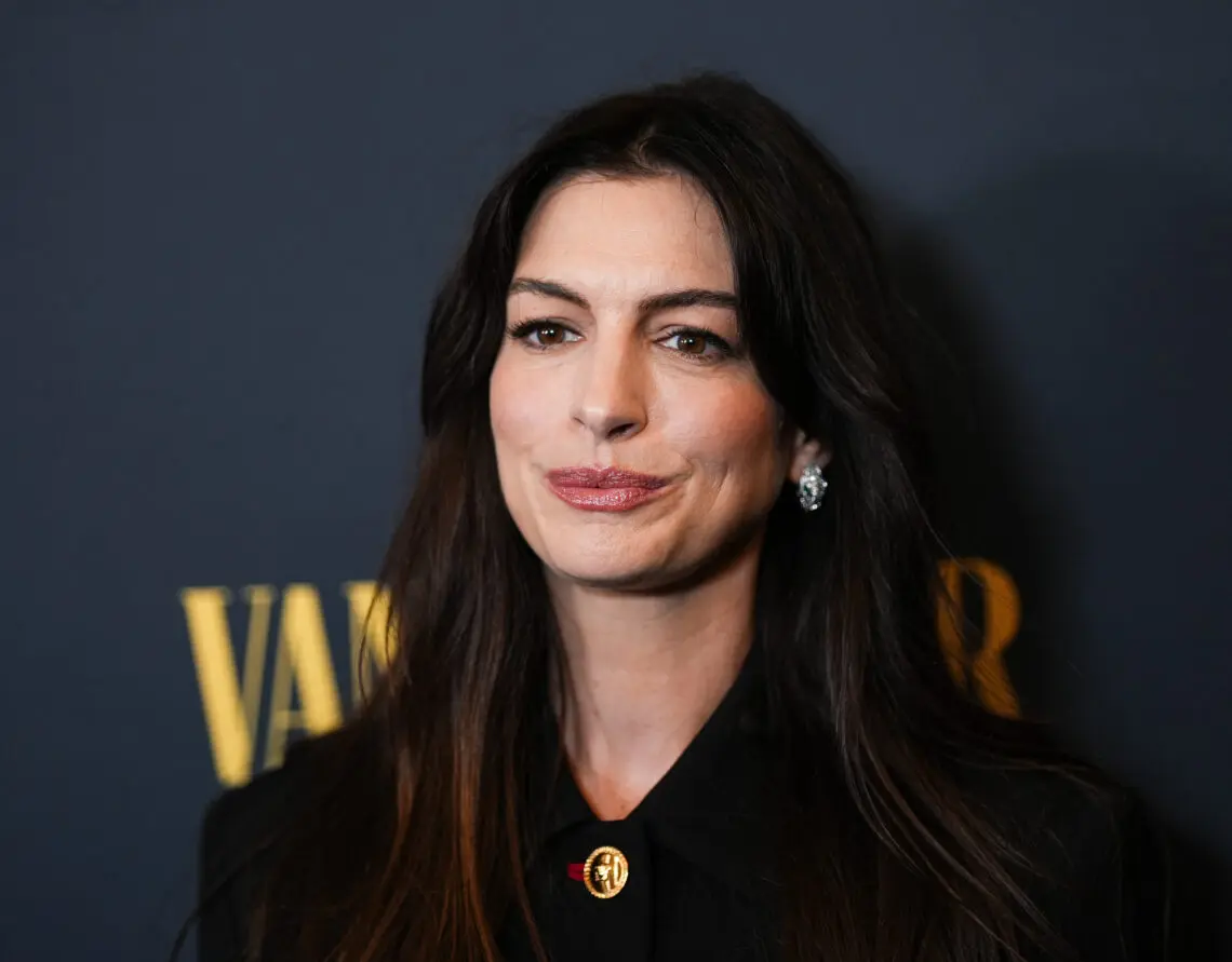 anne-hathaway-says-acting-in-third-christopher-nolan-movie-‘makes-me-feel-like-i’m-doing-something-right’;-she-credits-him-with-saving-her-career