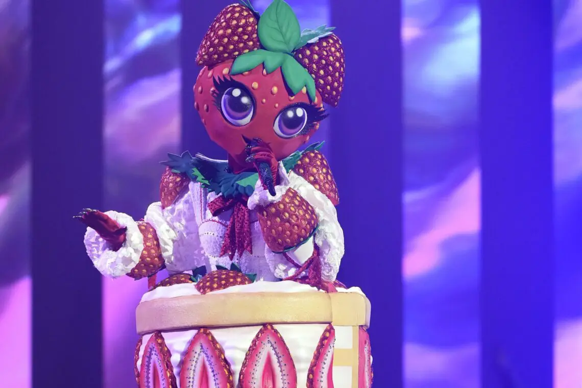 ‘the-masked-singer’-reveals-identity-of-strawberry-shortcake:-here-is-the-celebrity-under-the-costume