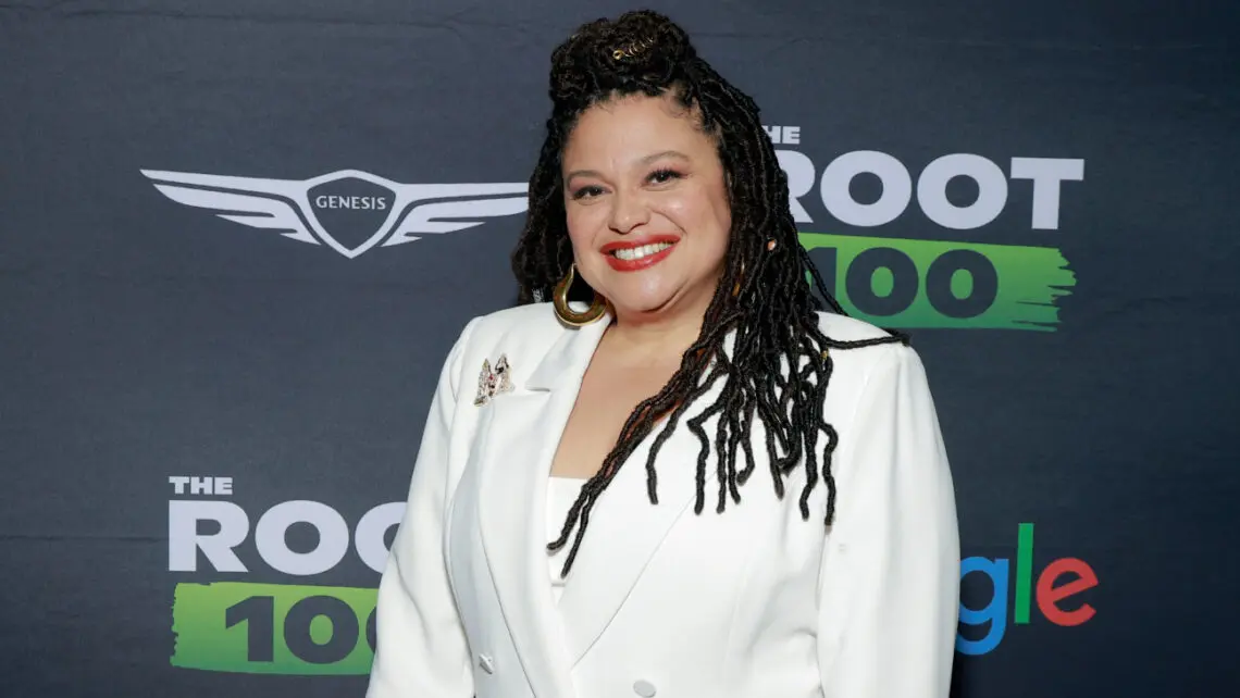 michelle-buteau-says-“music-is-damn-magic”-in-her-2024-billboard-music-awards-opening