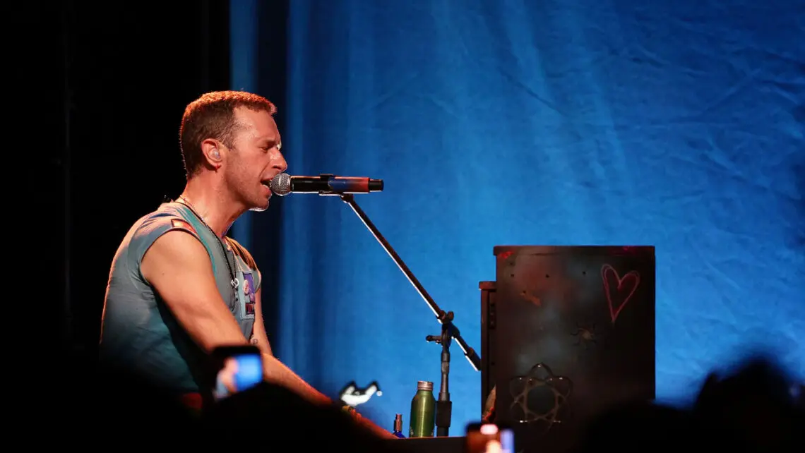 coldplay-makes-their-billboard-music-awards-performance-debut-from-australia-with-“all-my-love”