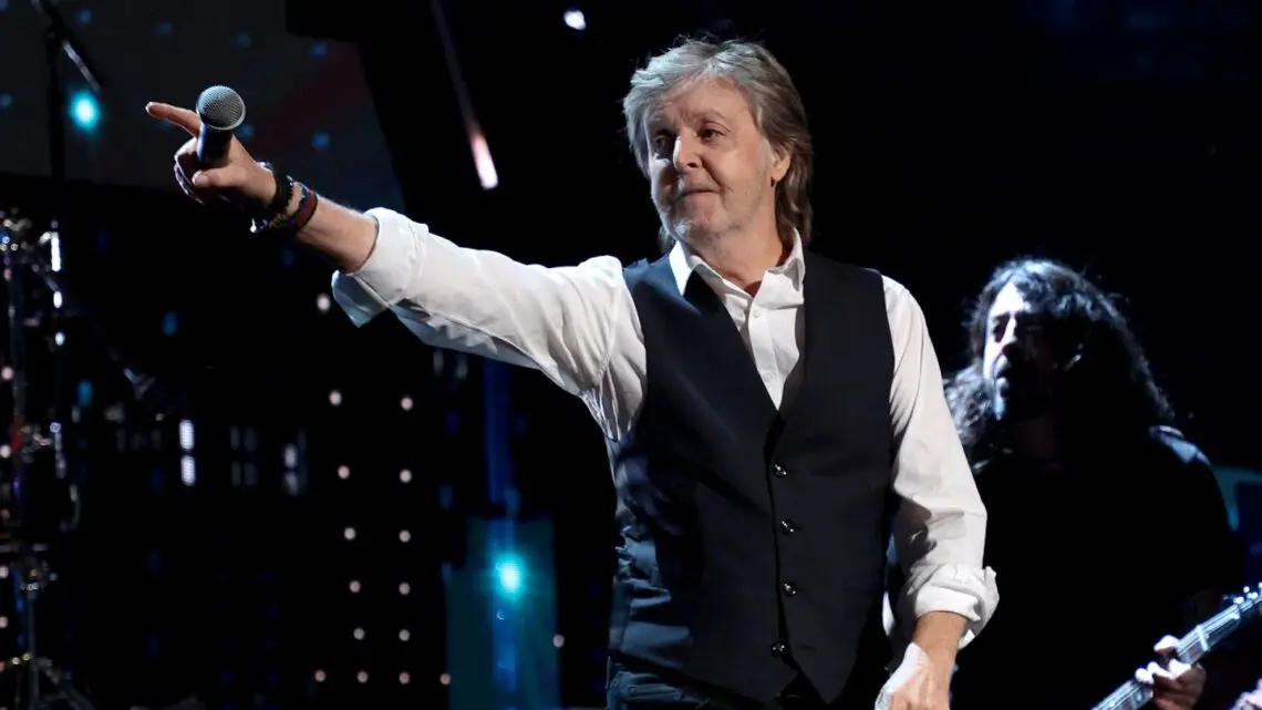 beatles-reunite-as-paul-mccartney-brings-out-ringo-starr-for-final-show-on-“got-back”-tour