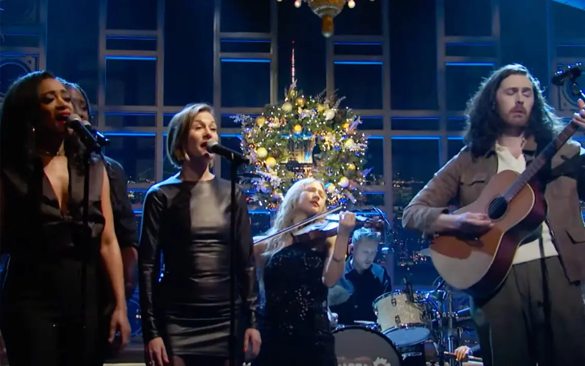 hozier-brings-christmas-vibes-to-‘saturday-night-live’-with-emotional-performance-and-changed-lyrics-to-‘fairytale-of-new-york’