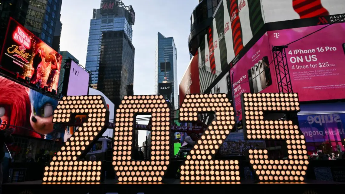 how-to-watch-the-times-square-new-year’s-eve-celebration-and-2025-ball-drop-live