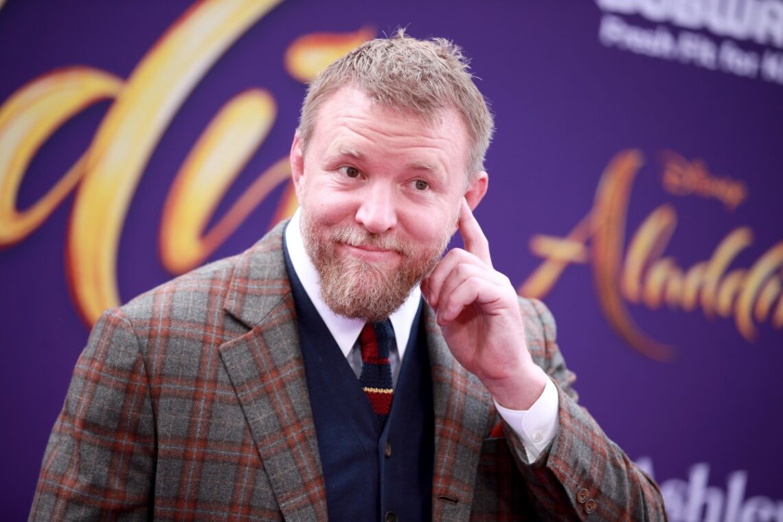 moglie-e-cane:-guy-ritchie-svela-a-cannes-il-suo-nuovo-film-sull’aristocrazia-britannica