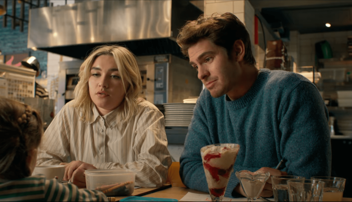 florence-pugh-si-innamora-di-andrew-garfield-nel-trailer-di-we-live-in-time