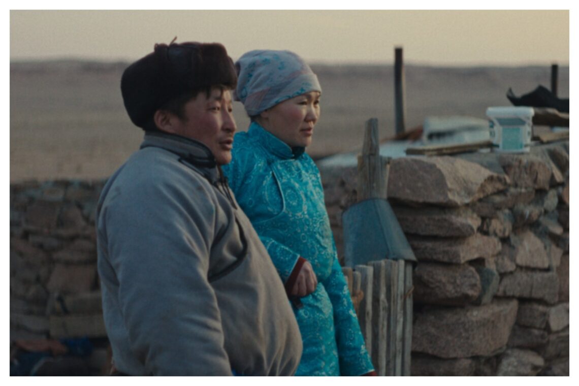 cinephil-acquisisce-“the-wolves-always-come-at-night”:-famiglia-nomade-in-mongolia