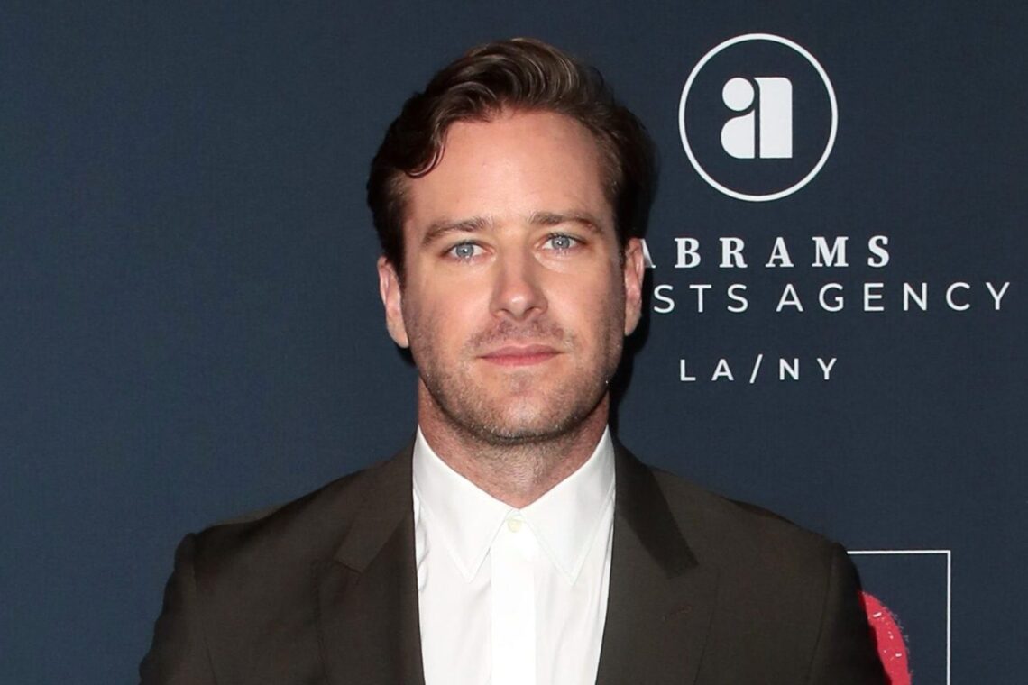 armie-hammer-vende-il-suo-camion-e-inizia-una-nuova-vita-a-los-angeles