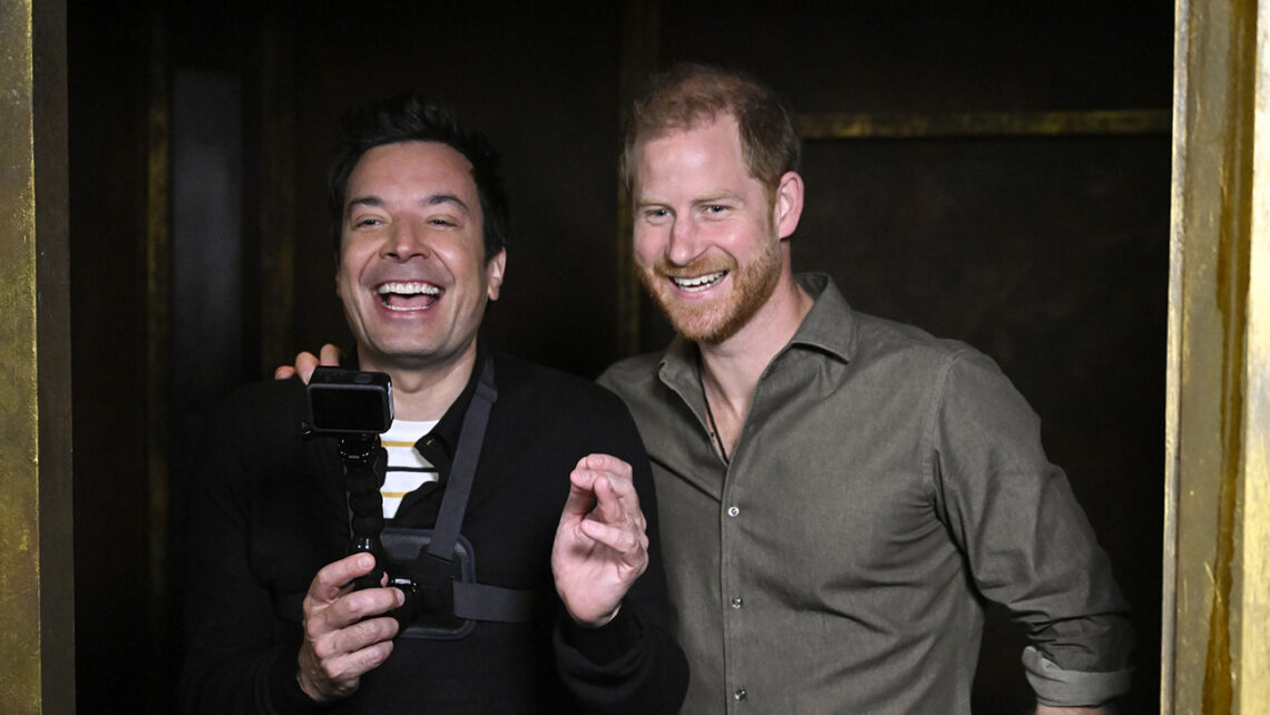 prince-harry-affronta-coraggiosamente-zombie-nel-labirinto-di-fallon