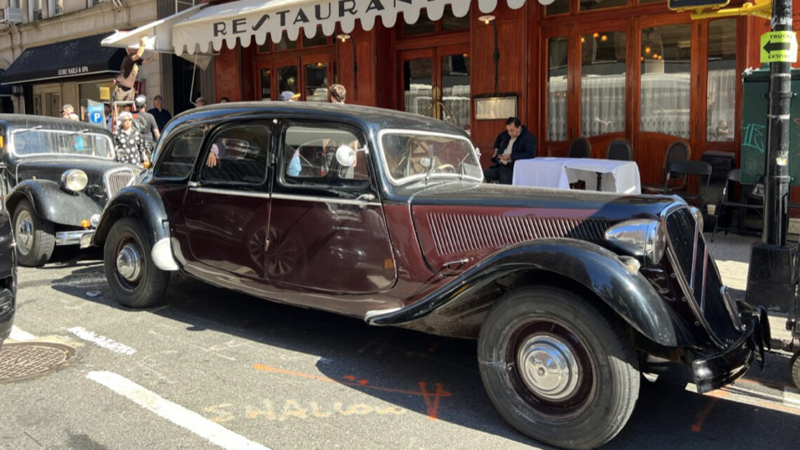 visita-al-set-con-timothee-chalamet:-auto-vintage-perfette-degli-anni-’50