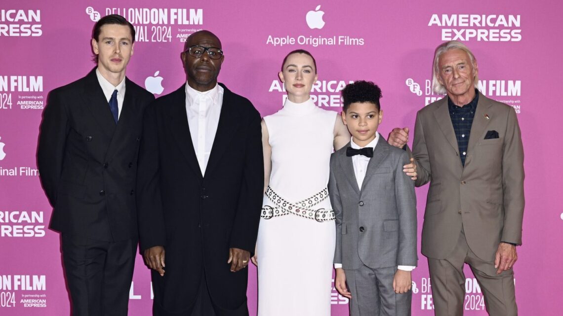 saoirse-ronan-e-harris-dickinson-aprono-il-bfi-london-film-fest