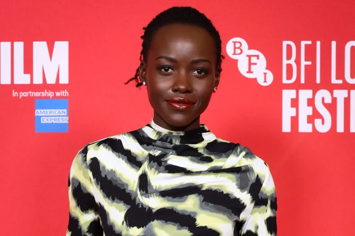 lupita-nyong’o-rende-omaggio-a-chadwick-boseman:-affronto-il-dolore