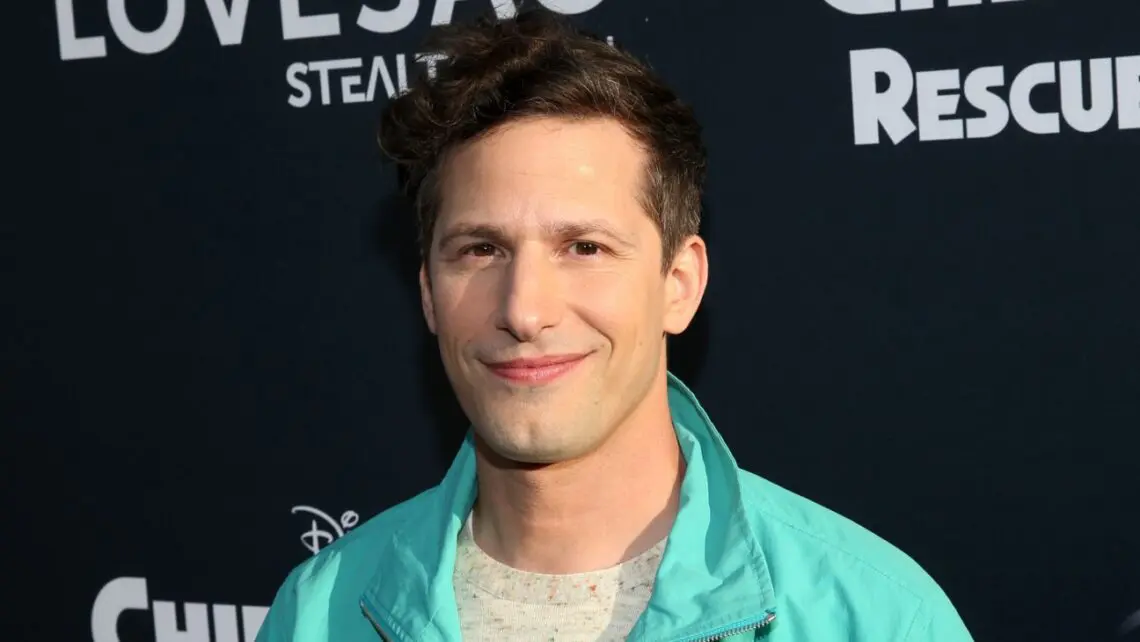 andy-samberg-ritorna-al-snl:-“ereditare-di-nuovo-lo-stress