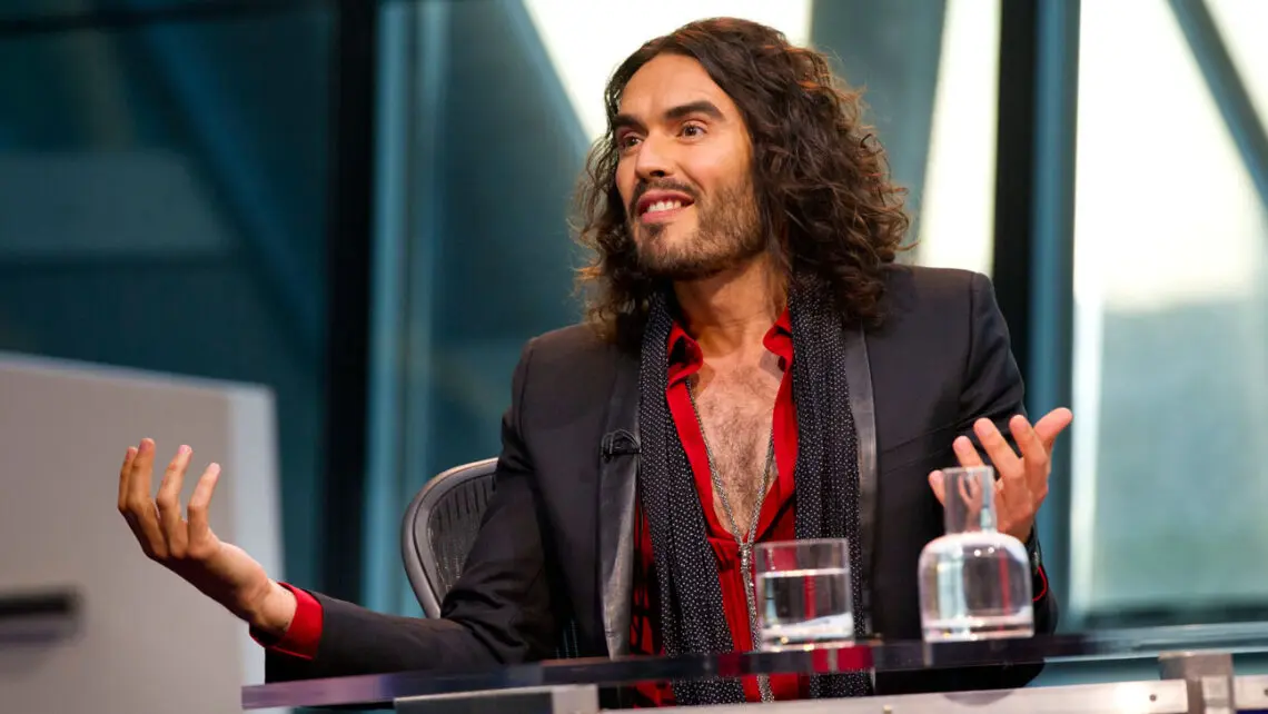 la-polizia-chiede-ai-procuratori-di-incriminare-russell-brand-per-molestie